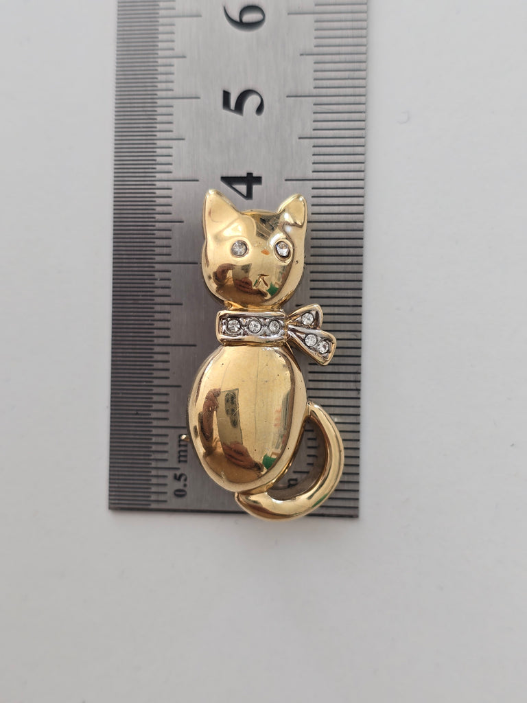 Gold tone cat brooch