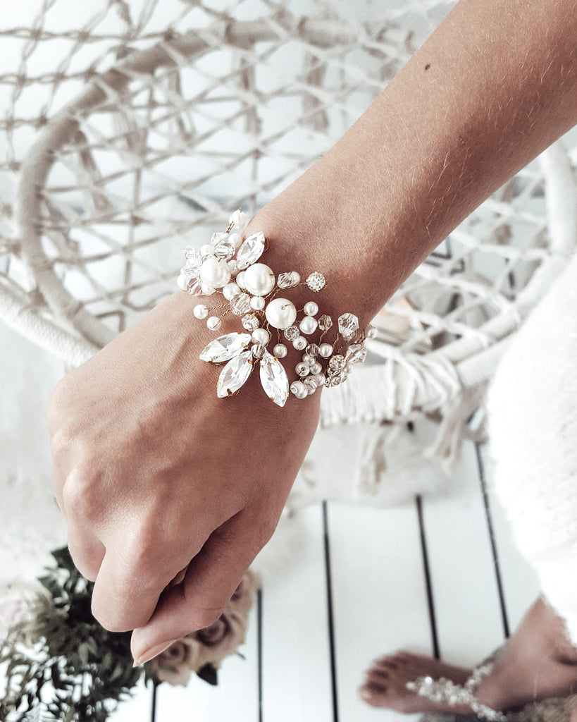 Bridal_cuff_bracelet_with_pearls_FIFI