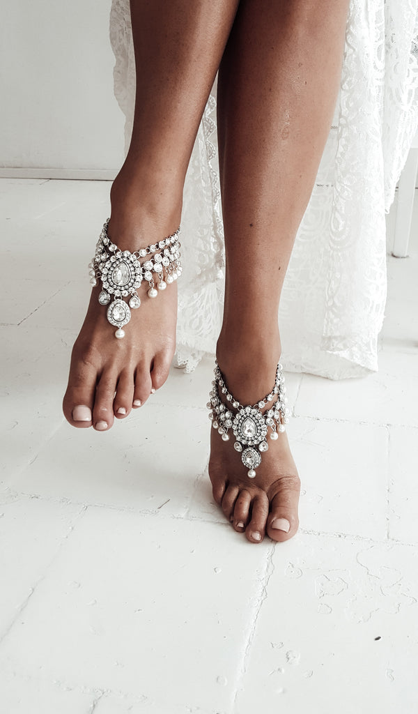 Chunky_ankle_bracelet_jewelry_with_pearls