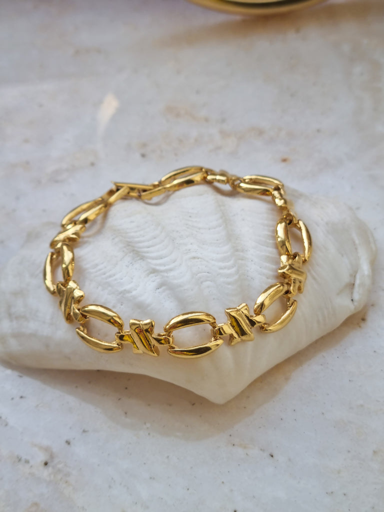Vintage gold tone bracelet