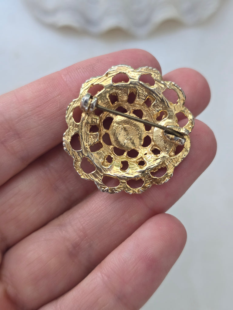 Vintage gold tone brooch