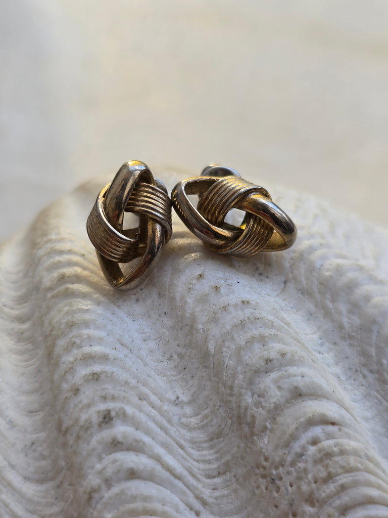 Knot stud earrings 14