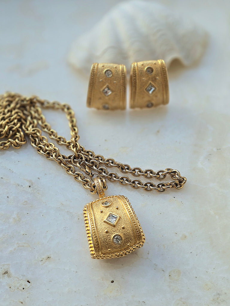 Vintage gold tone Monet necklace