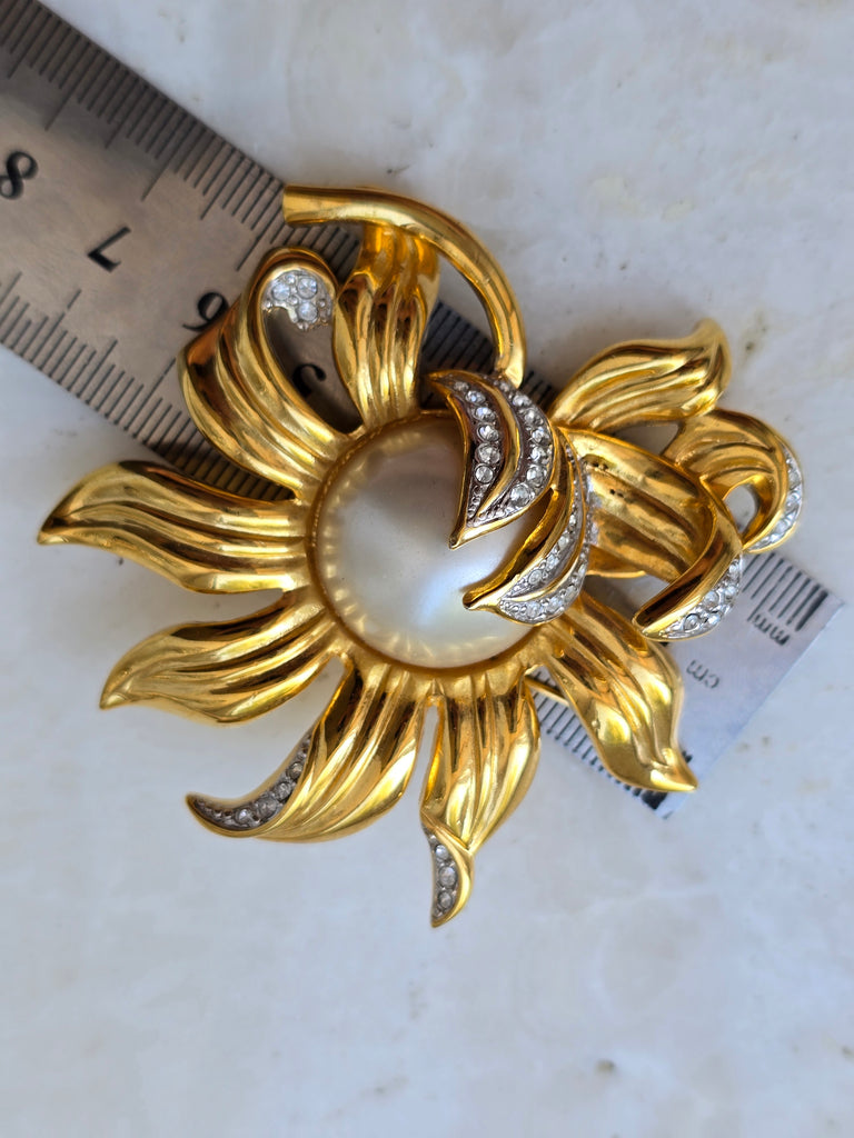 Vintage sun flower Joan Rivers brooch