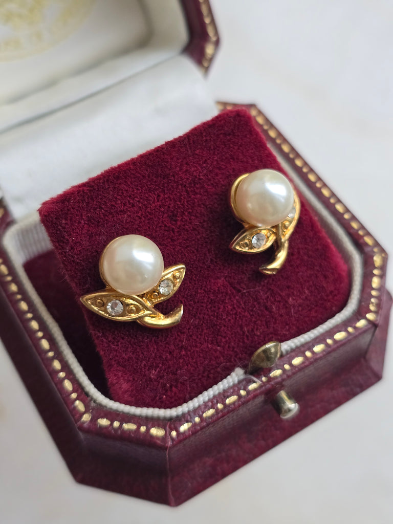 Gold tone earrings with faux pearls 1