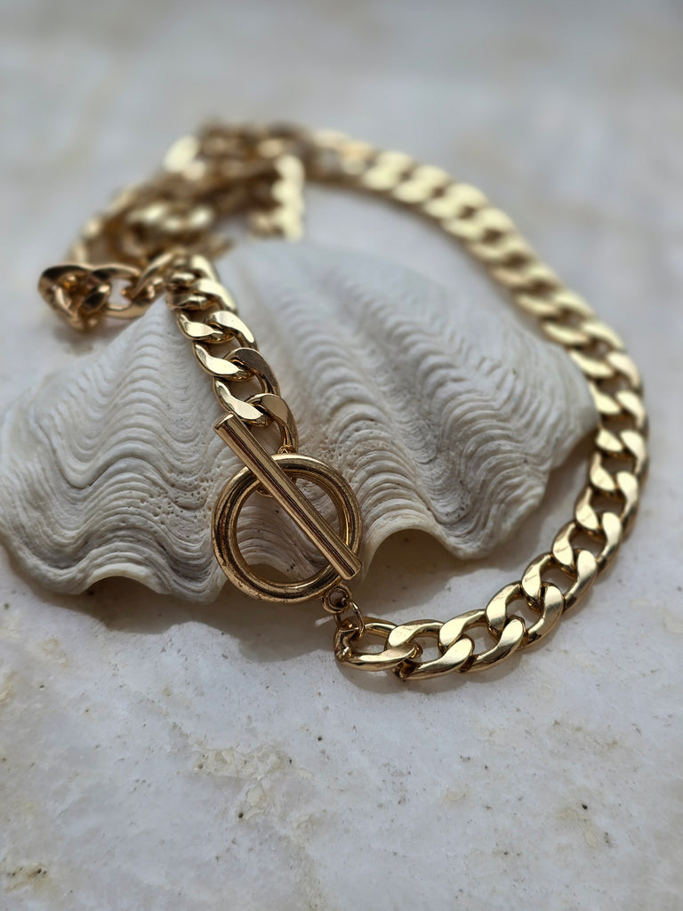 Gold tone chunky necklace