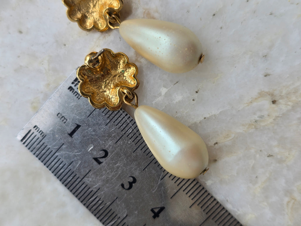 Vintage faux pearls earrings