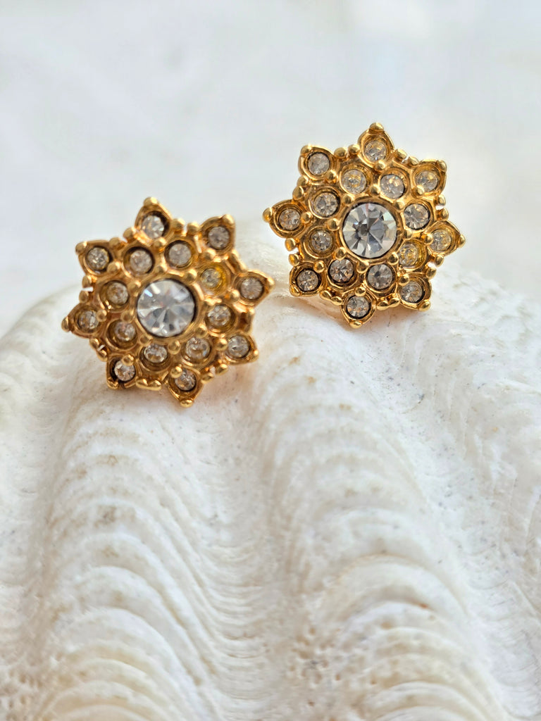 Gold tone stud earrings 17