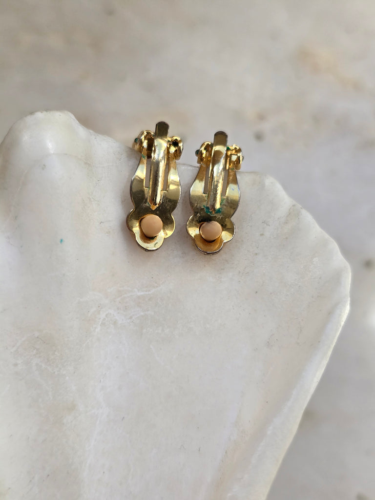 Vuntage gold tone clip on earrings