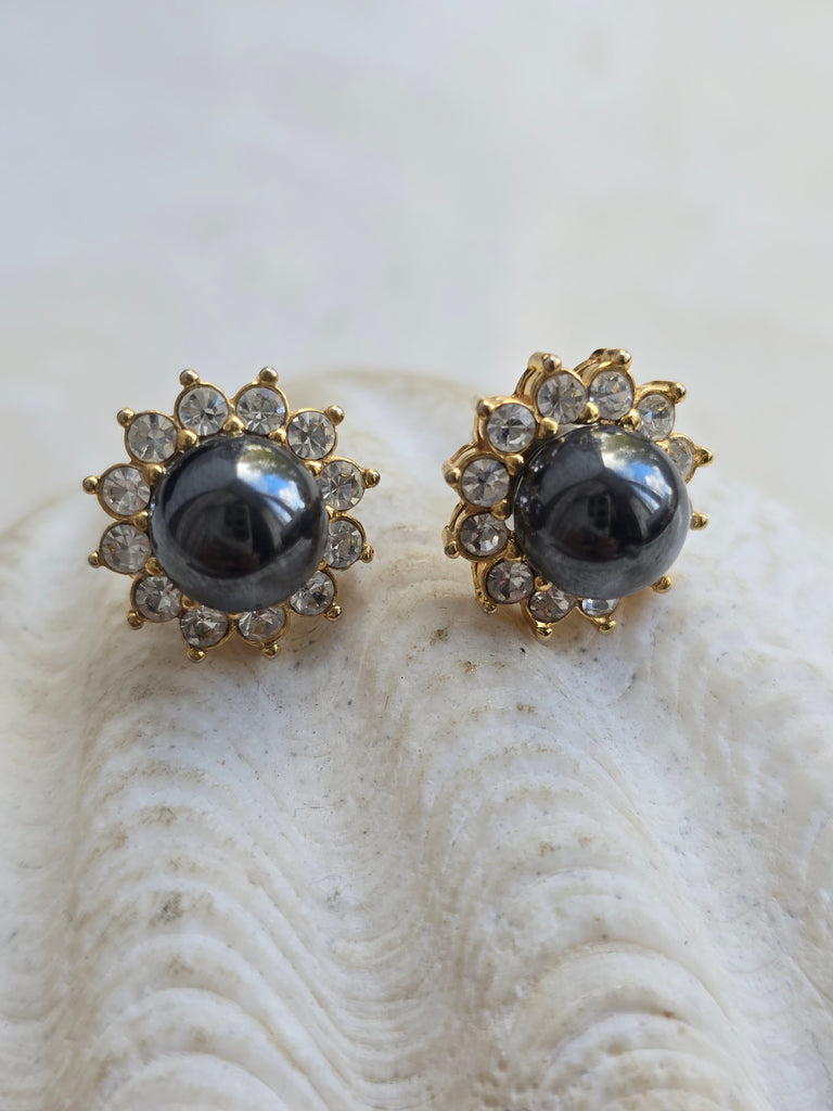 Glass pearl stud earrings