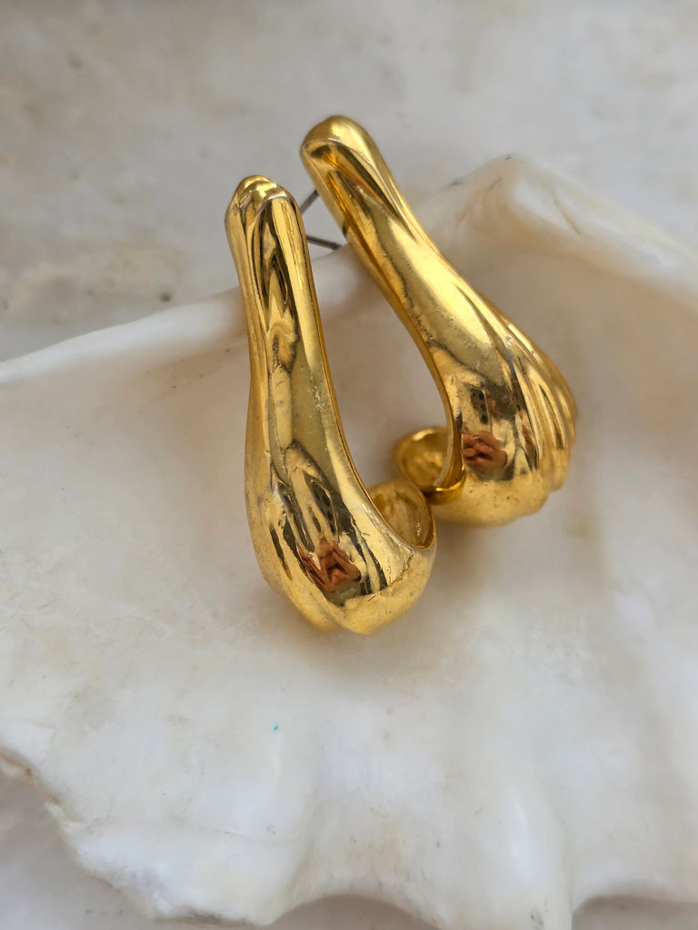 Vintage gold tone earrings
