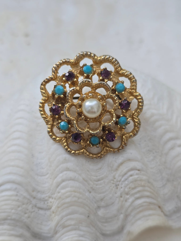 Vintage gold tone brooch