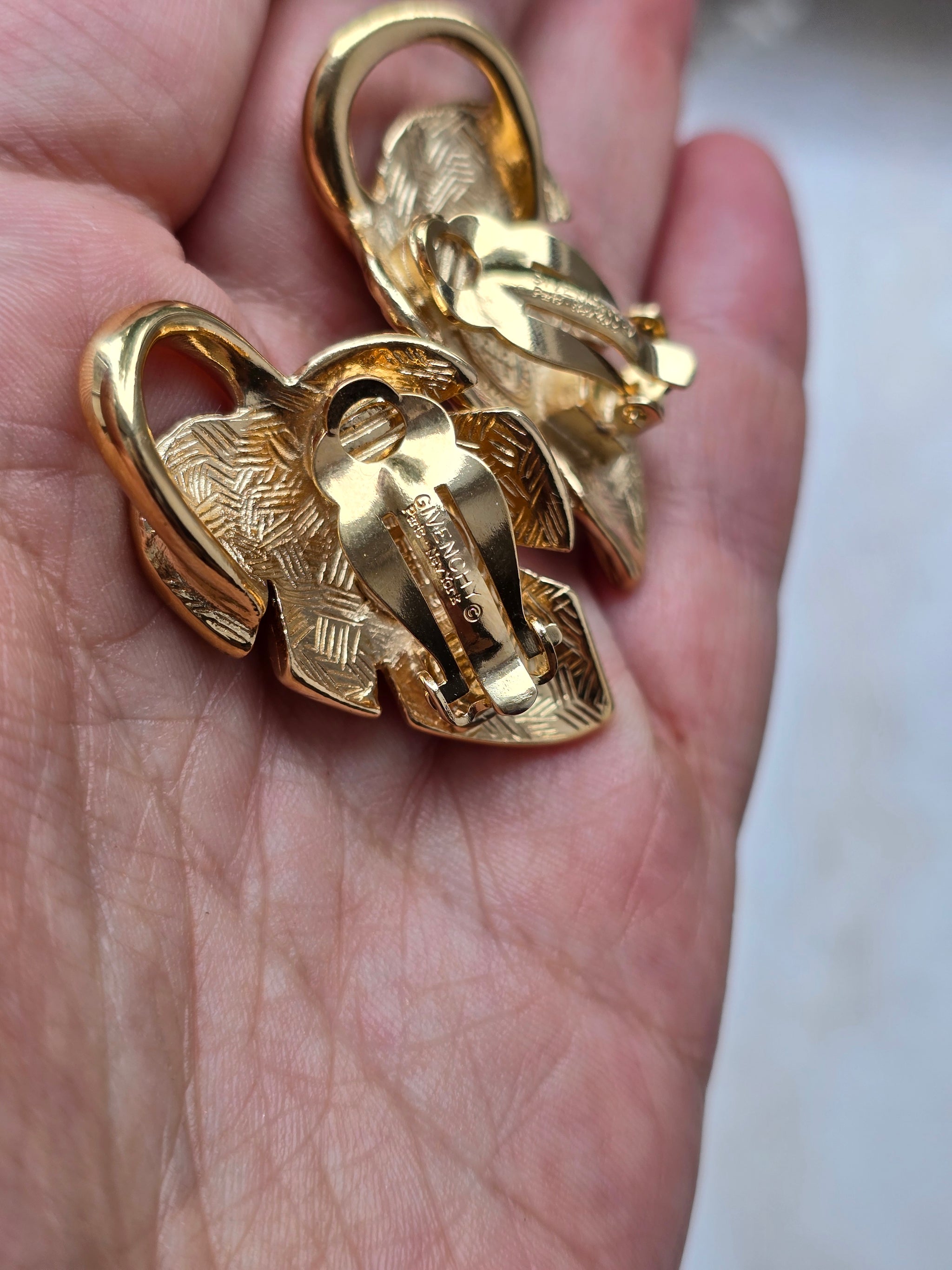 Givenchy vintage clip earrings 2024 htf