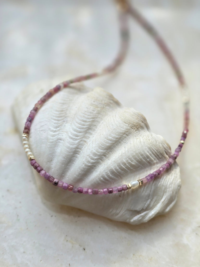 Minimalistic natural tourmaline and fresh water pearls necklace