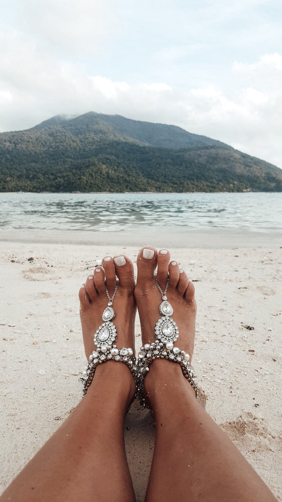Aolani_barefoot_sandals