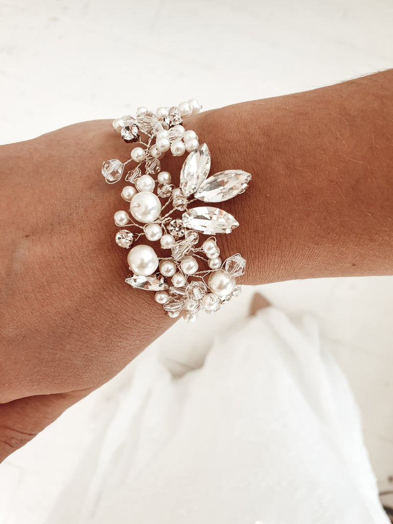 Bridal_pearl_bracelet_with_rhinestones_Fifi