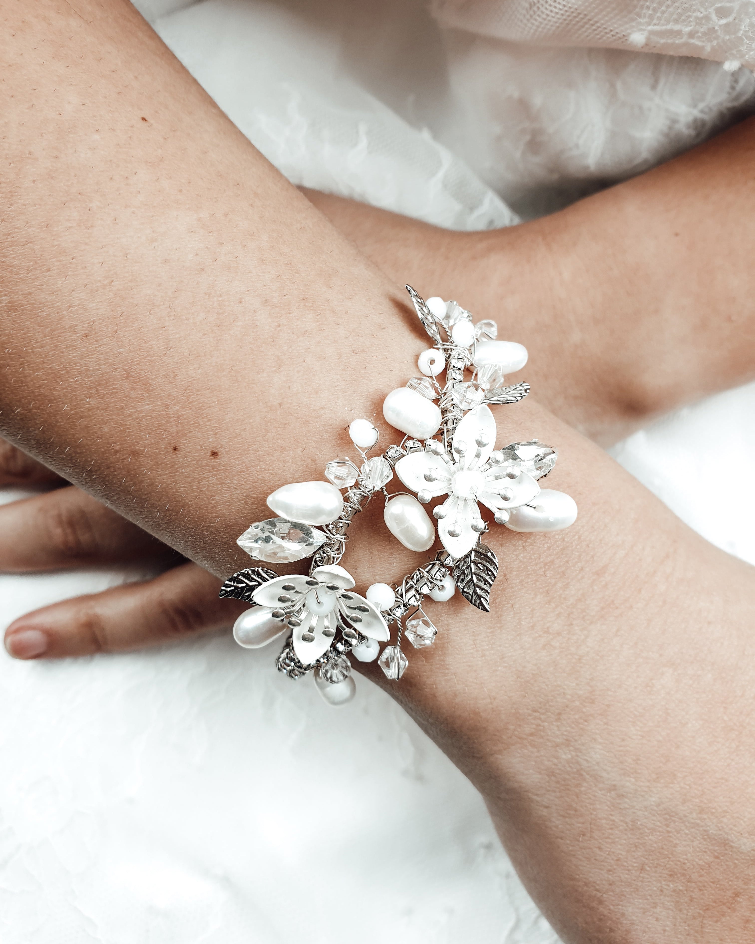 Pearl bracelets for weddings 60 photos - Astyledwedding.com Pearl bracelets for weddings 60 photos - Astyledwedding.com