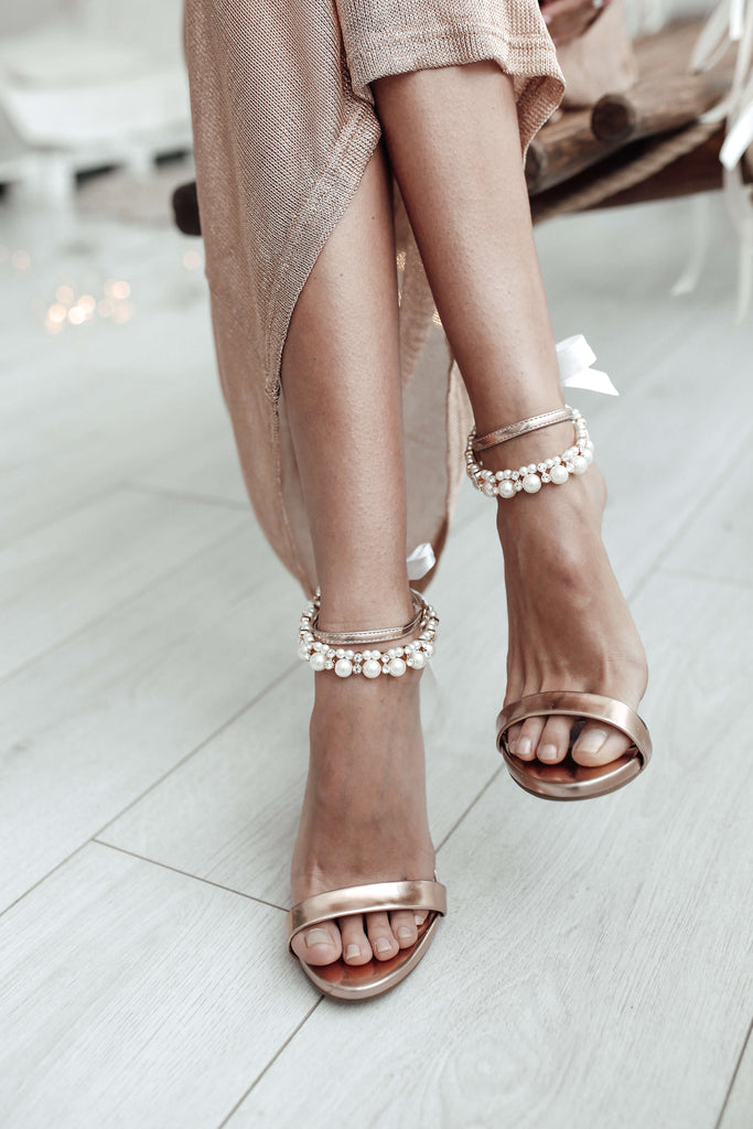 Rose_gold_pearl_ankle_bracelet_for_your_wedding_shoes